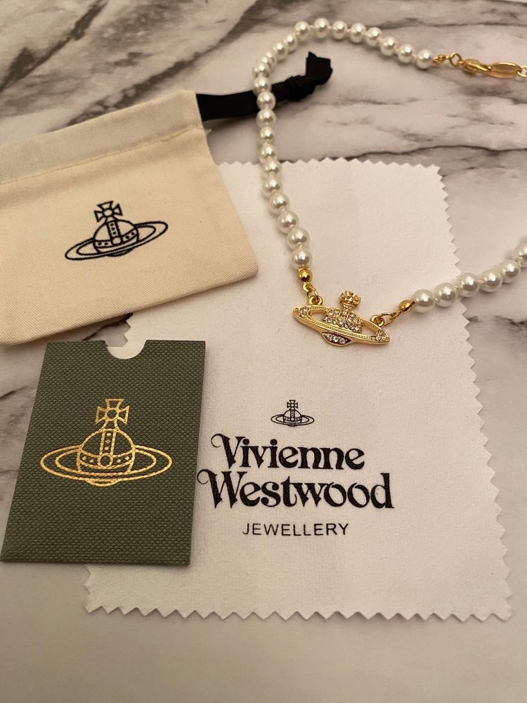 Jordan  giving the Vivienne Westwood aesthetic ✨✨✨