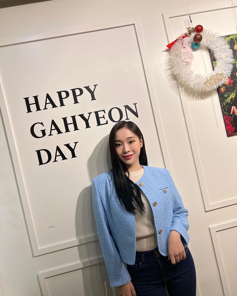 DreamcatcherFr_'s tweet photo. 03.01.2023 | [#GAHYEON]

🇨🇵 " C'était un anniversaire qui a encore reçu beaucoup d'amour cette année🥰J'étais si heureuse, je vous aime🥰 0203 Gahyeon Day🦊 "

+

#GAHYEONinstafr
#Emma https://t.co/xBdS1L1ZqG