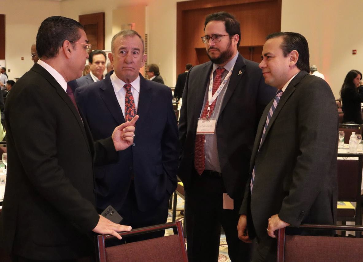 AEEONLINE's tweet photo. AEE INFORMA | El director ejecutivo de la AEE, Ing. Josué A. Colón Ortiz, participó en la Toma de Posesión y primera reunión almuerzo del año de la @AGCPRChapter, que se llevó a cabo en el Hotel Sheraton, y en la que el gobernador @luisfortuno51 fue el orador invitado. https://t.co/vO08huZ8XT