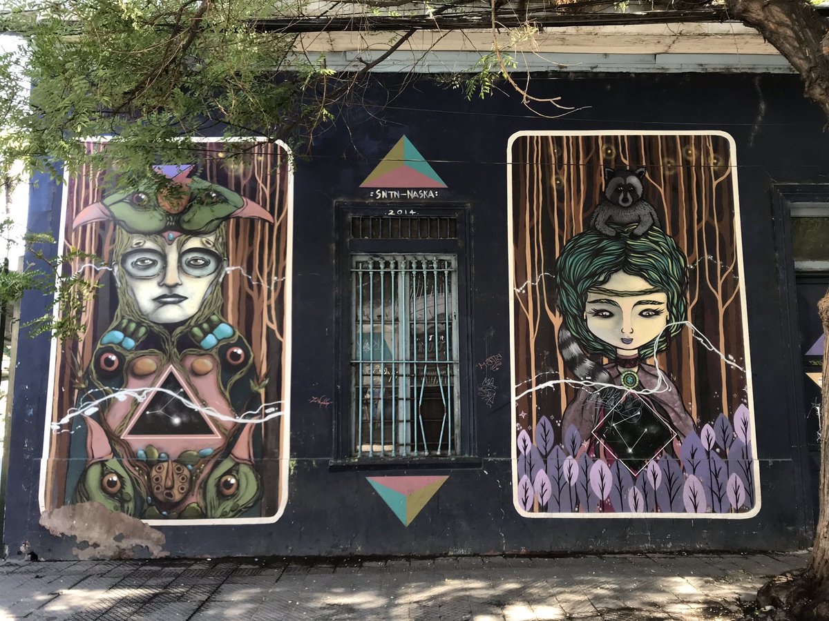 YoAnotzin's tweet photo. El arte urbano invade todas las ciudades. Y estas preciosidades me encontré caminando las calles de #SantiagoDeChile. 😍
#YaQue #YaLlevame ✈️ #DestinyChanges https://t.co/VzxYuOw0Ch