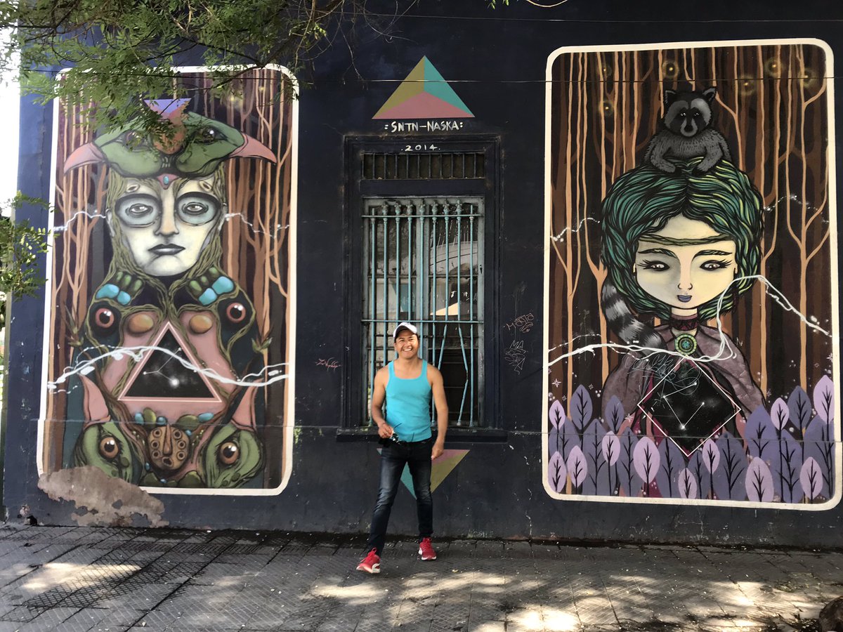 YoAnotzin's tweet photo. El arte urbano invade todas las ciudades. Y estas preciosidades me encontré caminando las calles de #SantiagoDeChile. 😍
#YaQue #YaLlevame ✈️ #DestinyChanges https://t.co/VzxYuOw0Ch