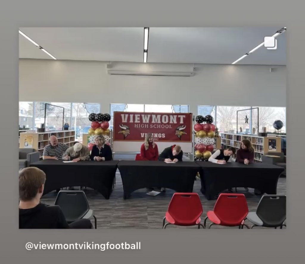 sofiesoccer's tweet photo. My cousin @lukejacobs23 lit it up this season at @ViewmontHS earning him Co-region MVP, 2nd Team All State and a scholarship to play at @NavyFB So awesome, congratulations! 💕🏈 
#collegefootball #navyfootball #LFG #nike #quarterback #lukejacobs https://t.co/j58b6I0WkQ