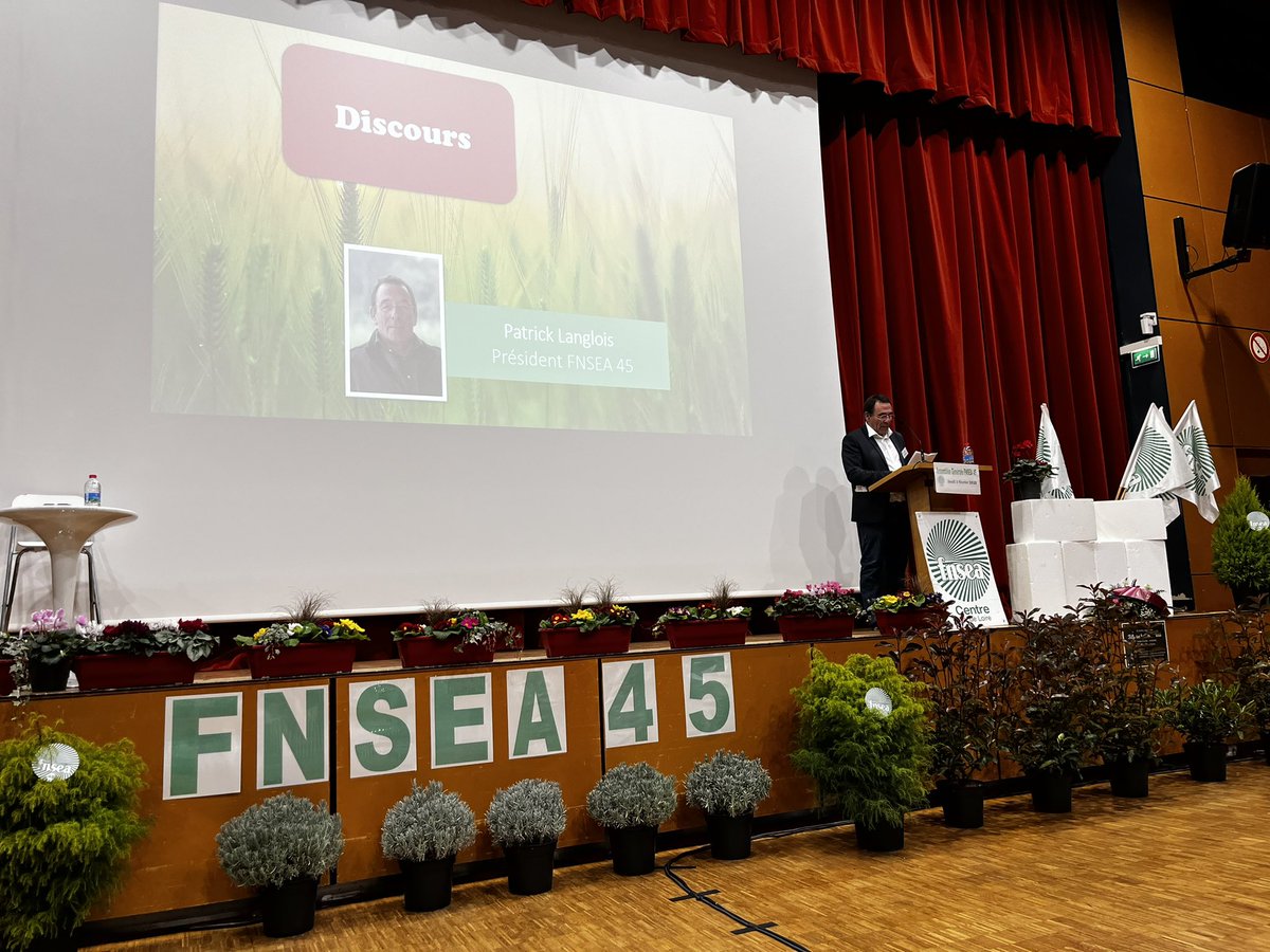 MathildePARIS45's tweet photo. 🚜 Je participais hier à l’Assemblée générale de la FDSEA du Loiret.
Des sujets majeurs ont été abordés : mise en péril de la filière betteravière et sucrière suite à l’interdiction des néonicotinoïdes, gestion de l’eau, nouvelle PAC… Ils peuvent compter sur mon soutien ! https://t.co/52YpVxq3hn