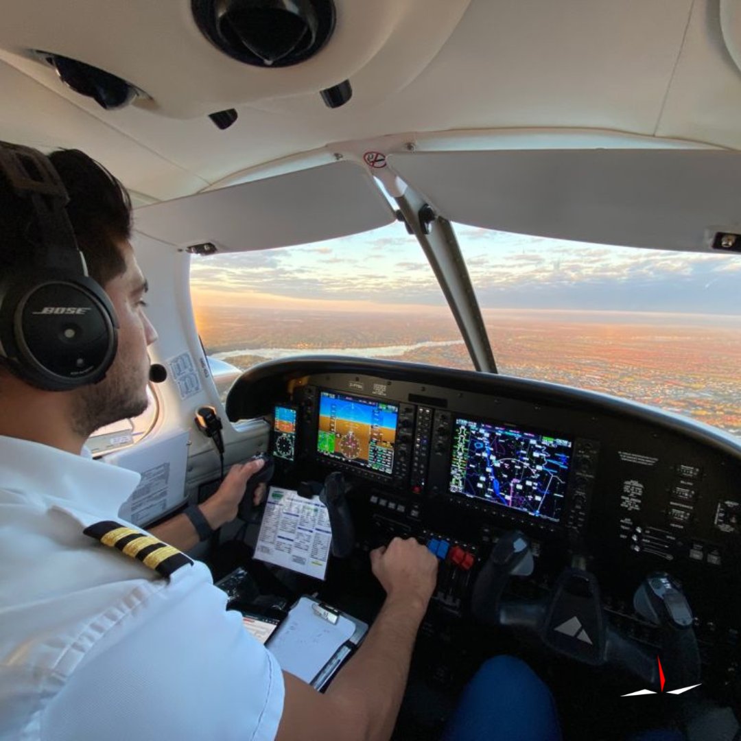 _SelectAviation's tweet photo. Reminiscing about those colorful autumn days... 🍂
---
Souvenirs de ces journées d'automne colorées... 🍂
.
.
.
#selectaviationcollege #aviation #autumn #autumnflying https://t.co/5acRoQyVf2