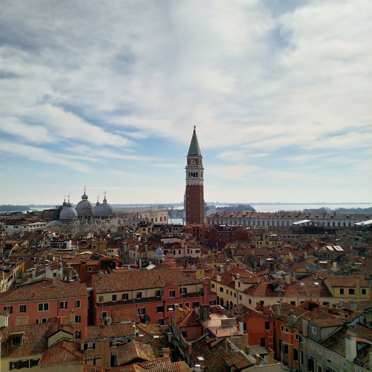 #Venice #FromAbove
-2...

💻 Dolomiti.Blog
📷 #Nokia8

#Venezia #Venise #Venedig #VeneziaSerenissima #dallalto #panorama #pano #paesaggio #landscape #campanile #belltower #SanMarco #stmark #dohlomiti #dolomitiblog #veneto