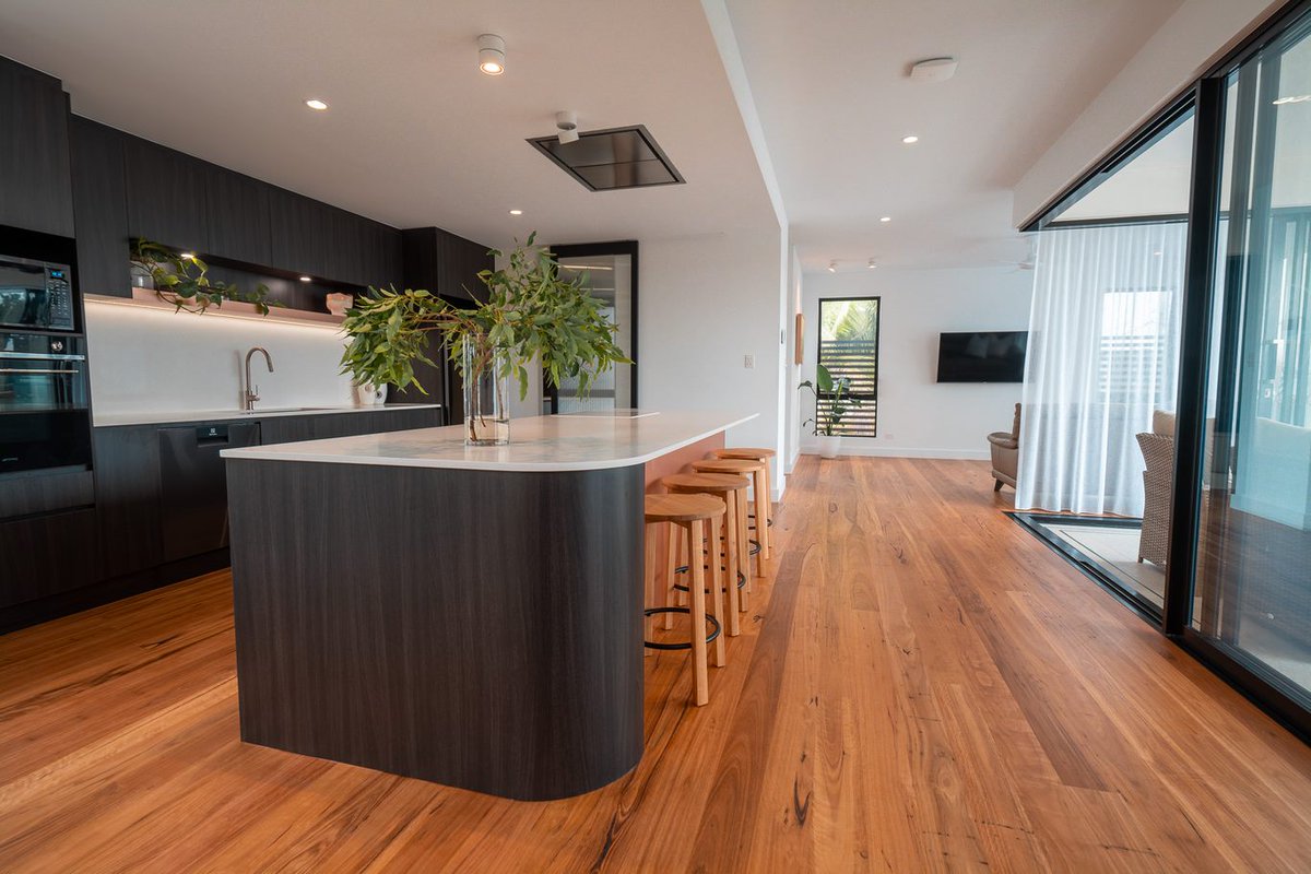PentForestry's tweet photo. Te Pearl of Kingscliffe

#timberflooring #australiantimber #pentarchforestry #timber #madeinaustralia #responsiblewood #sustainable #kingscliffe

Product: 130x19mm Blackbutt Flooring
Builder: @r_m_c_build
Supplier: @greenmount_timber https://t.co/34DFKEQrlk