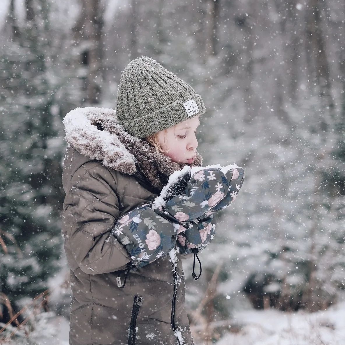 StonzWear's tweet photo. It's still cold, we know, but with Stonz, that won't stop you from adventuring with them! ⁠❄️
https://t.co/70oghudmZ3 
#winterkidsgear #lessscreenmoregreen #makingoutsideeasy #adventurertoddlers #kidswhoexplore #littleexplorers #kidsmitts #snowmittsforkids https://t.co/zCgy43c8IE
