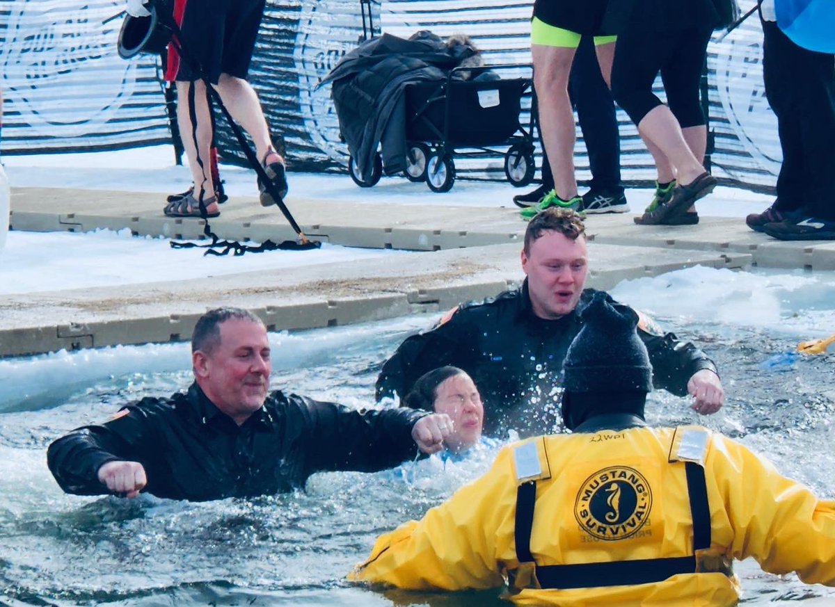 wyomingpd's tweet image. Last weekend, Chief Bauer, Officer Minor and Reserve Officer Peterson participated in the #mnspecialolympics #mnpolarplunge at White Bear Lake. We raised over $1,300 from family and friends to support MN Special Olympics!