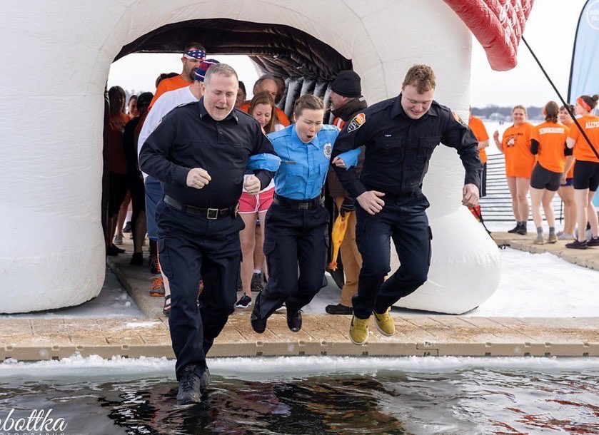 wyomingpd's tweet image. Last weekend, Chief Bauer, Officer Minor and Reserve Officer Peterson participated in the #mnspecialolympics #mnpolarplunge at White Bear Lake. We raised over $1,300 from family and friends to support MN Special Olympics!