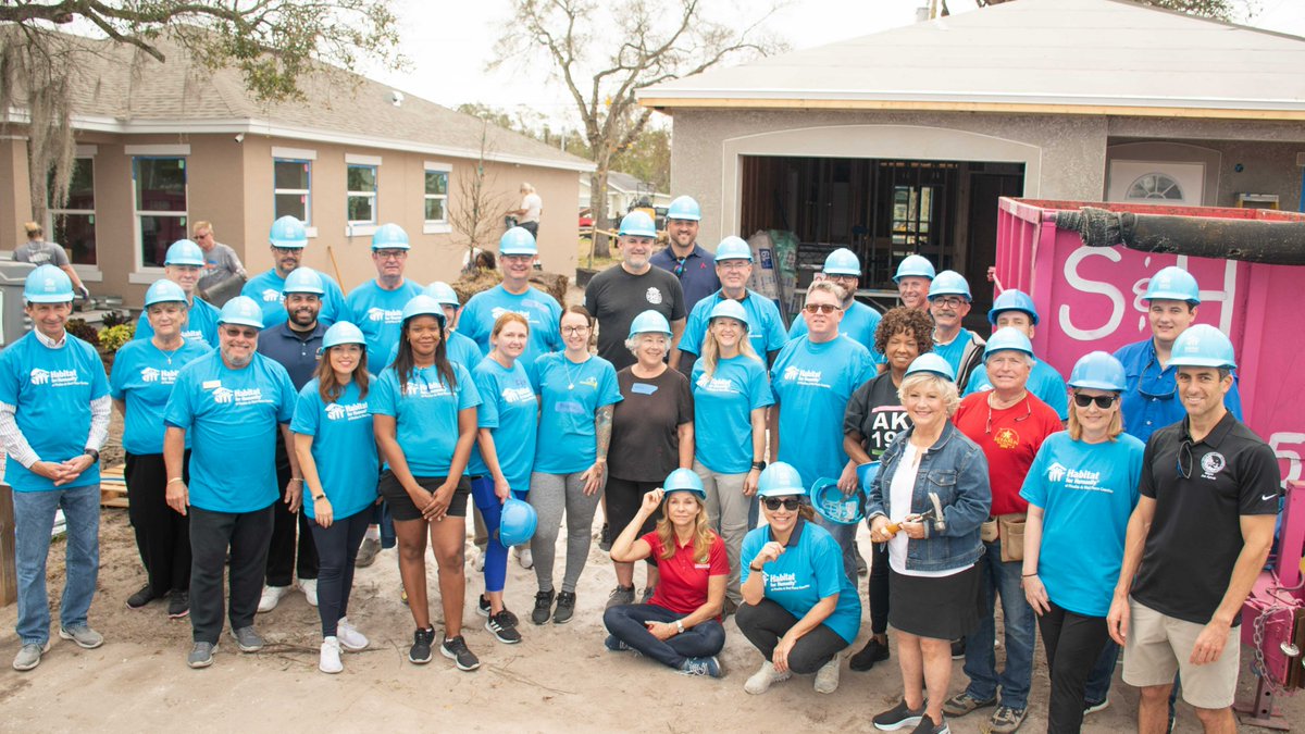 PinellasGov's tweet photo. Together with local leaders from across the county, commissioners helped build Habitat Pinellas &amp; West Pasco's 800th home. #PCBCC 2/2 https://t.co/dwlb9VF5j9