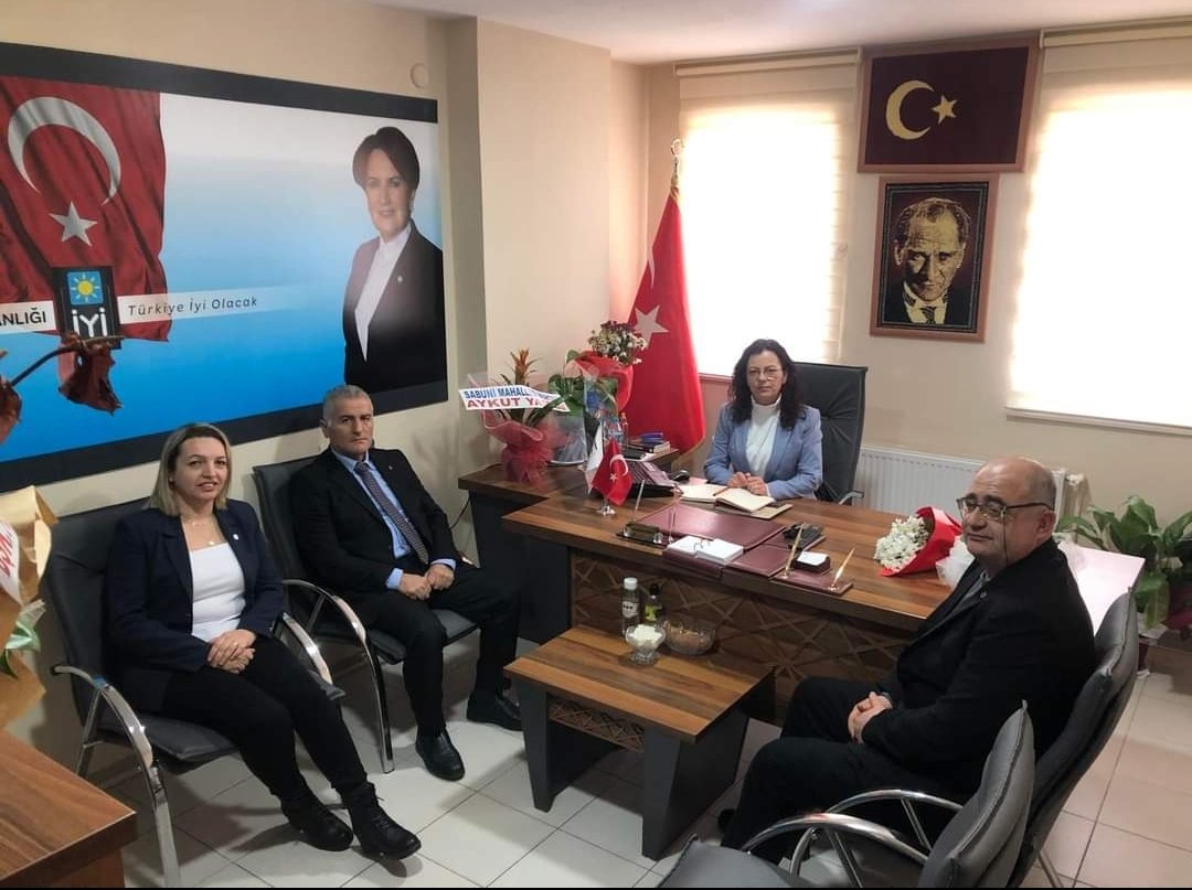 Gelecek Partisi Edirne İl Başkanı Sayın Tuncay Öztürk, Merkez İlçe Başkanı Sayın Yaşar Özel ziyaretimize geldiler. Nazik ziyaretleri için teşekkür ederiz.