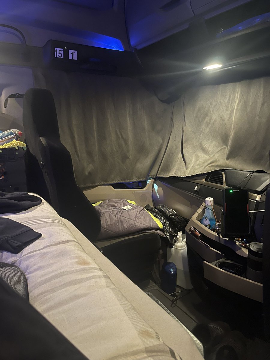 Trucker_Flyboy's tweet photo. Well! That’s it for tonight folks. Made it back to Bristol from Bury St Edmonds. 9 off then West Thurrock in the morning 🤙🏻 @owensgroupuk https://t.co/T9iCkTH5lt