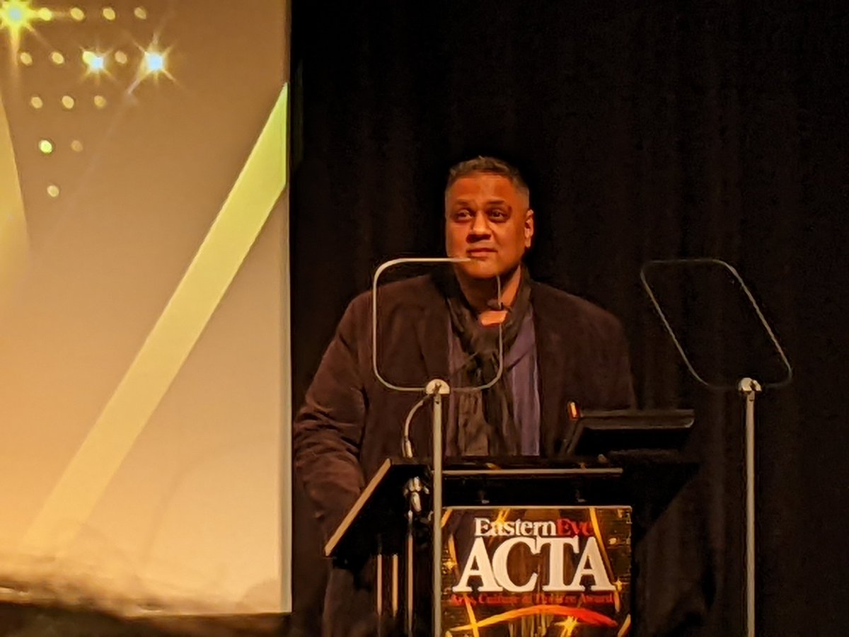Chair of @BAFTA @KrishMajumdar Krishnendu Majumdar presents best scriptwriter #EEactas @EEACTA