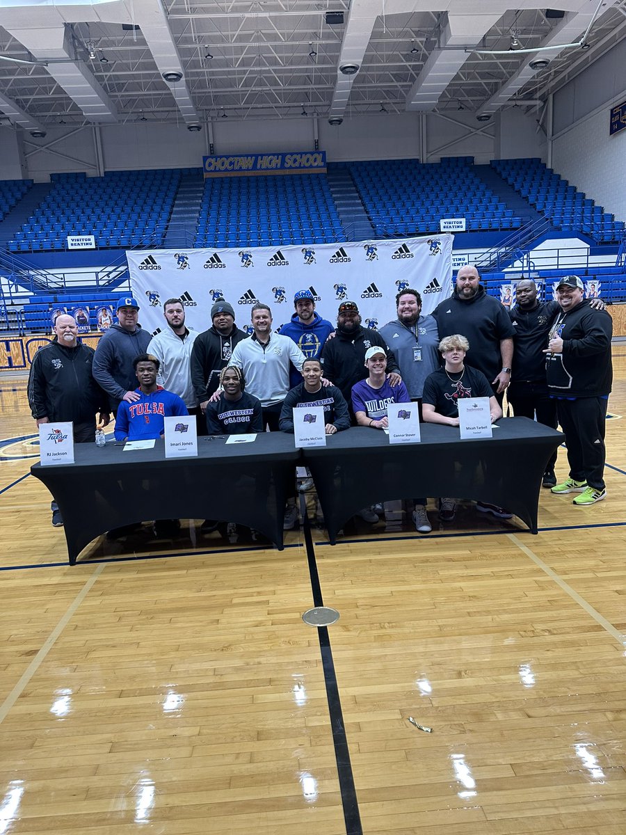 NSD 2K23 is officially a wrap with Choctaw Football signing a total of 8 Student-Athletes to play at the collegiate level!  Proud of these guys!
@RJJackson1501 @imarijones9 @JacobyMcClain40 @ConnorStover @micah_tbell 
#StingEm🐝🤙