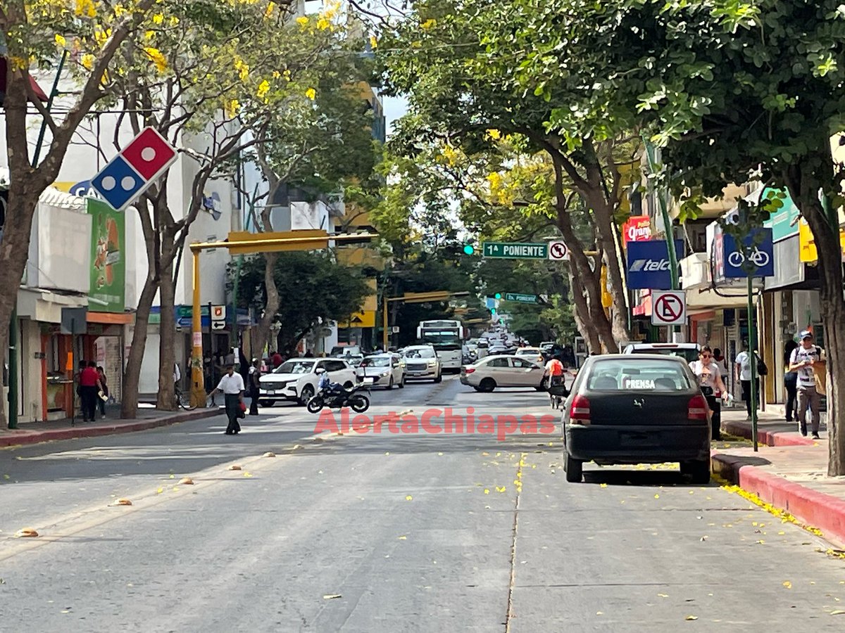 🚨Presencia de Normalistas en zona centro, cerrada Avenida Central a altura del parque central, tome sus precauciones.