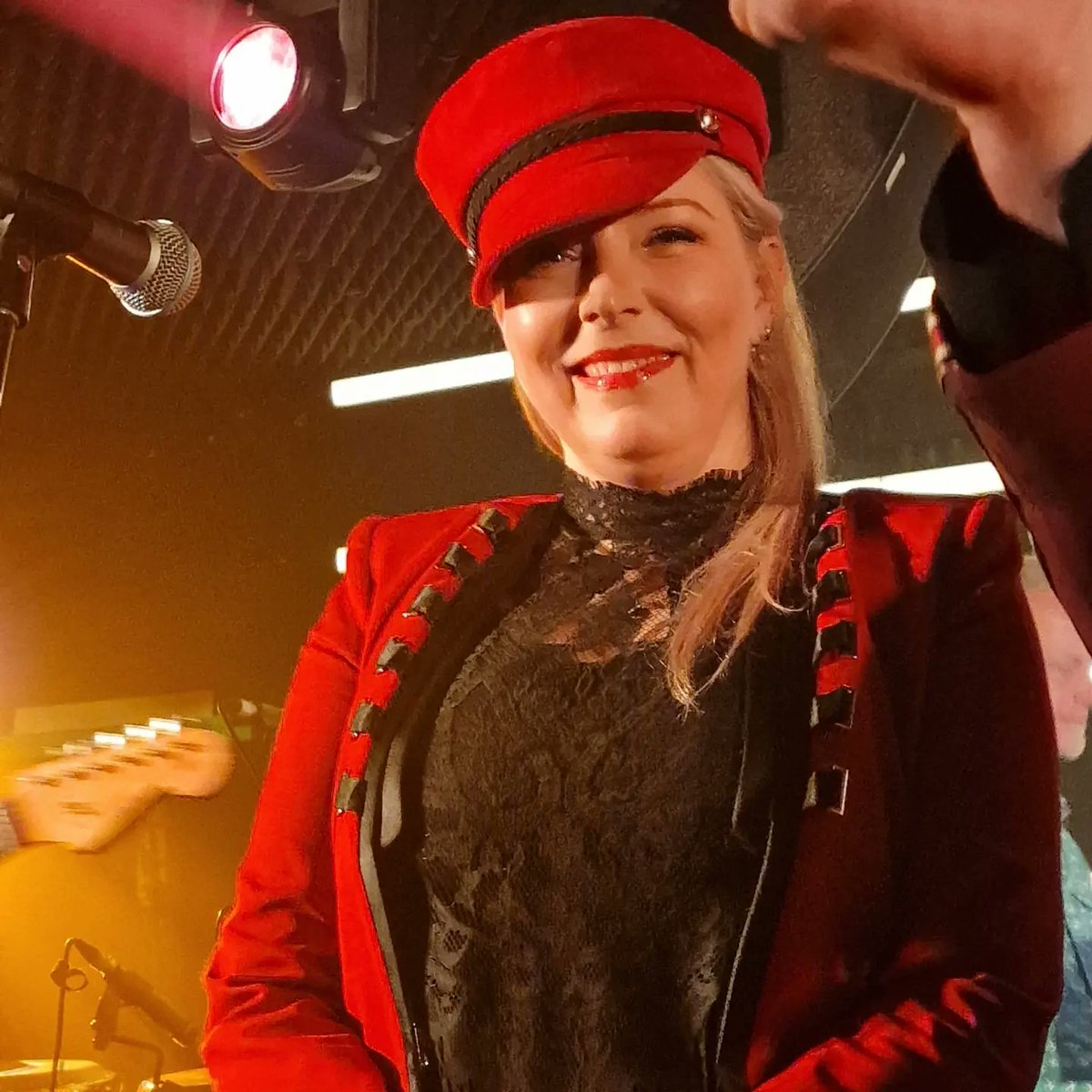 LcdSusy's tweet photo. @Stereoblonde Happy Birthday Sabrina🎂 🥂����see you soon 😘❤️ https://t.co/9cy2N8xhPk