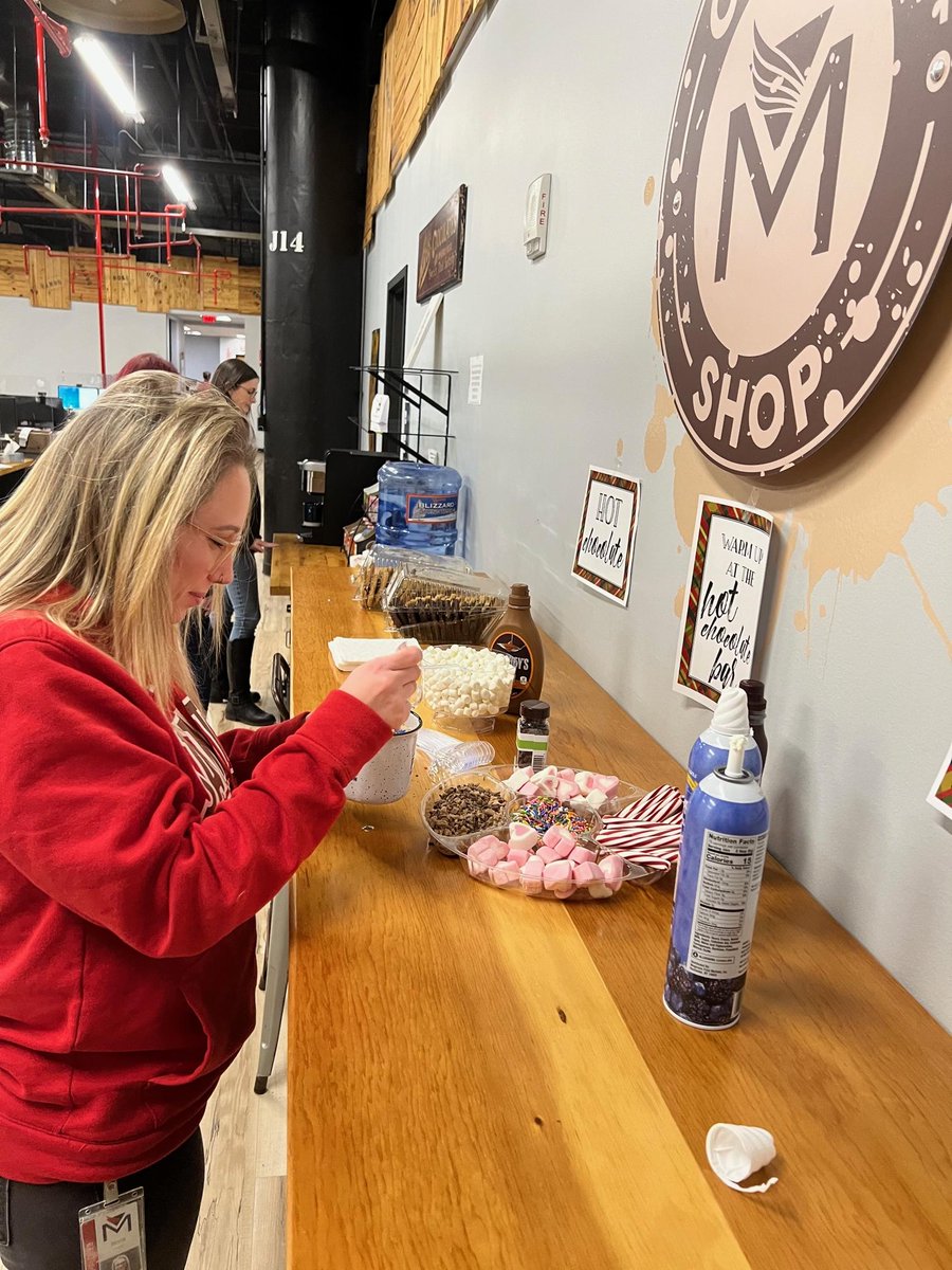 MercuryPrint's tweet photo. On a bitterly cold day like today, when it's 4° F with a strong wind, it is crucial to have something to warm you up. Thanks to our Account Managers, Amy and Donna, for setting up this hot cocoa bar. And thank you to everyone for the great photos. Please stay safe, everyone. https://t.co/S26l6WNun6