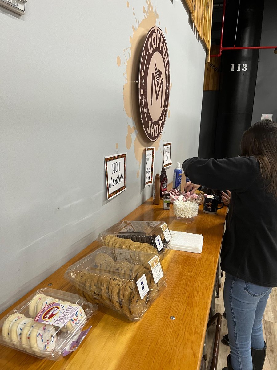 MercuryPrint's tweet photo. On a bitterly cold day like today, when it's 4° F with a strong wind, it is crucial to have something to warm you up. Thanks to our Account Managers, Amy and Donna, for setting up this hot cocoa bar. And thank you to everyone for the great photos. Please stay safe, everyone. https://t.co/S26l6WNun6
