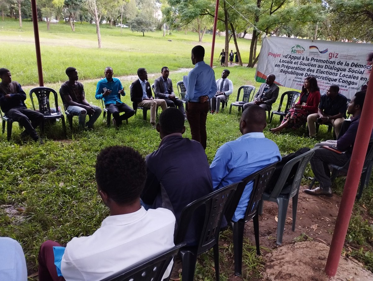 AdrafAsbl's tweet photo. @H_Katanga,  @AdrafAsbl  a organisée son deuxième débat d'échanges démocratiques avec les jeunes du coin démocratie de Likasi, sous le thème : La jeunesse et le processus électoral.    #ProjetDemocratieLocale financé par la #GIZ
 @AA_stabilisiert  @giz_drcongo  @Allemagne_RDC https://t.co/y26X0xNUBd