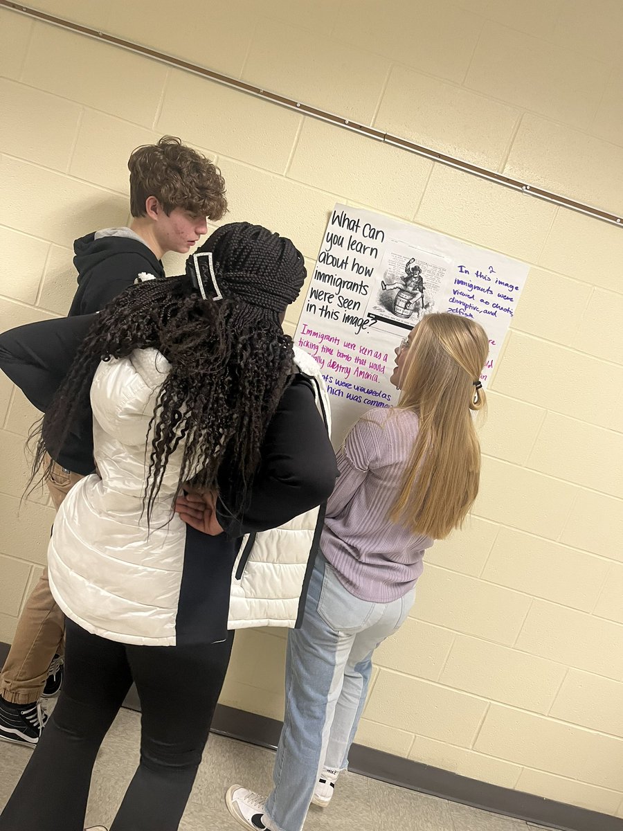 teachnuhistory's tweet photo. Love a good gallery walk! Analyzing the effects the Market Revolution had on society. #APUSH #FridayFunDay #rollgreenwave https://t.co/Su8FgLLlOq