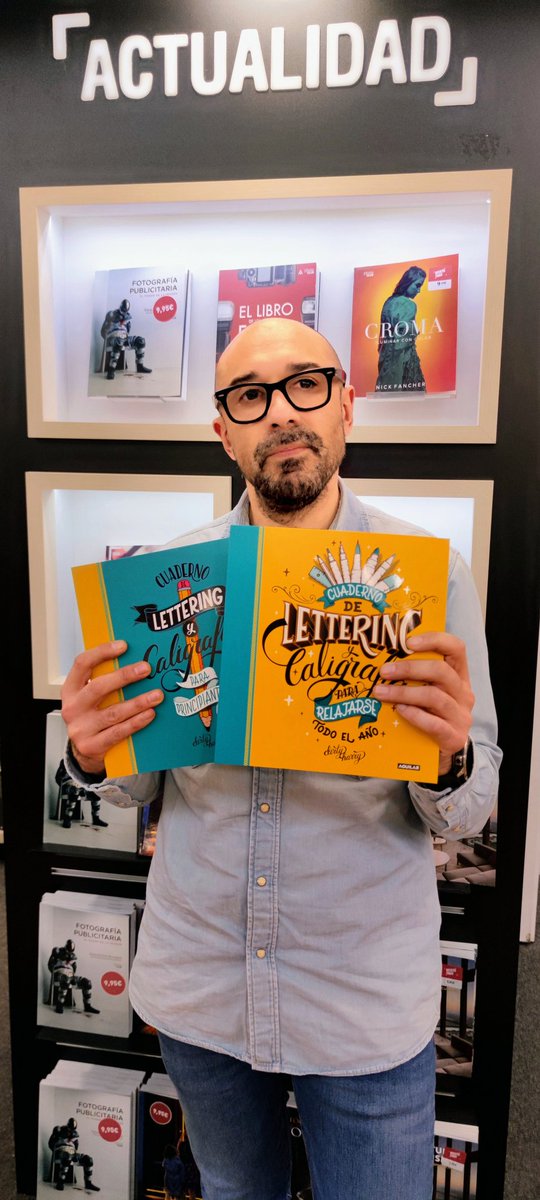 Encontrar mis dos libros en la parte de actualidad de Fnac es todo un logro, sobre todo para alguien que empezó a dibujar sin tener ni idea, y gracias a una receta que me escribió un médico que decia "aprende algo nuevo" como terapia para mejorar mi memoria. <a href="/penguinlibros/">Penguin España 🐧📚</a>