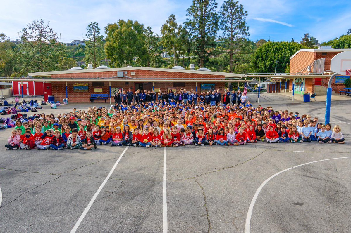 missarjasbi's tweet photo. Happy Friday! No better sight than a 🌈 of @SS_Broncos
So proud of this Distinguished school! https://t.co/l2dExvAT0g