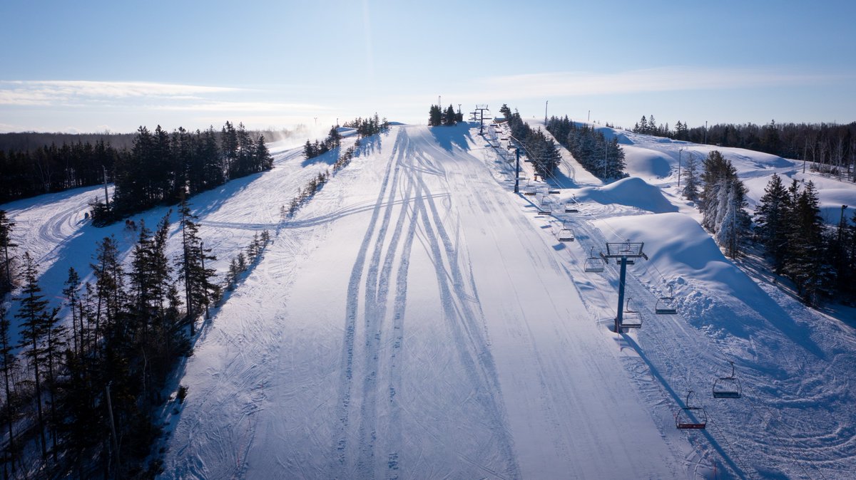 CBCshaner's tweet photo. What a Day!! A bit cold Thursday but blue skies and a slight wind made for some great droning at Mark Arendz Provincial Ski Park at Brookvale as preparations are underway for The Canada Games. @tourismpe @2023CanadaGames https://t.co/KQwd9zwTqi