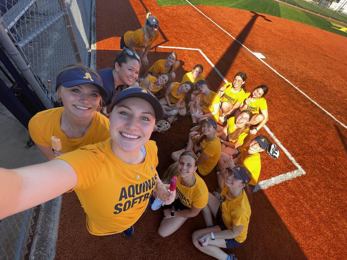 AquinasSoftball's tweet photo. Team 29 having a few popsicles after a great week of work. #YouGoWeGo https://t.co/pdeZQTB3j8