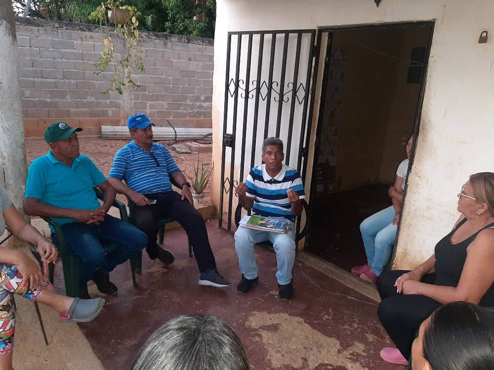 Cem_Torres_of's tweet photo. #02Feb | Juramentación de Comité Local #CAP en el Sector las Mercedes, con la presencia de Sec Org Mcipal @NAVB1971 Sub Sec General Mcipal Alcadio Mendoza, Sub Sec Org Mcipal Otilio Riera y Sec Político Mcipal Ramón Álvarez, trabajando sin descanso.

#Torres

#ADEstaEnLaCalle https://t.co/L9lQQMRNr0