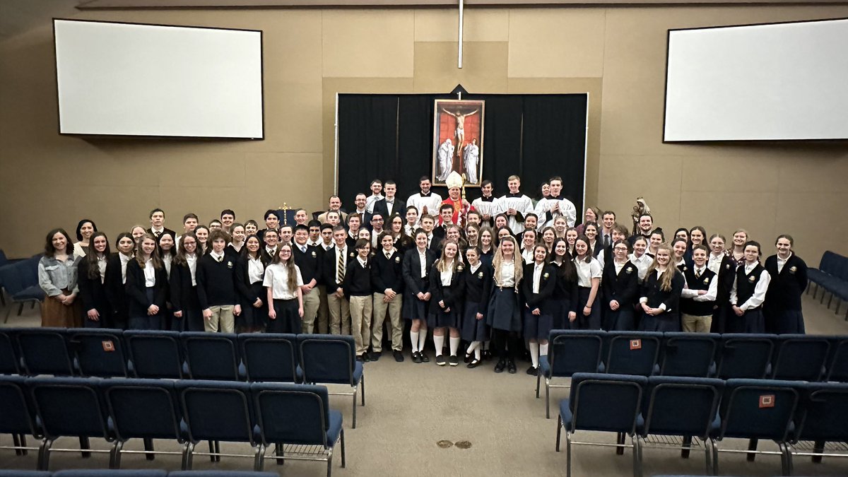 Blessed to celebrate Mass today with Our Lady of Victory #ChestertonAcademy High School for #CatholicSchools week! Our #Catholic elementary & high schools, parish & private, are a gift for our families & diocese! +sja