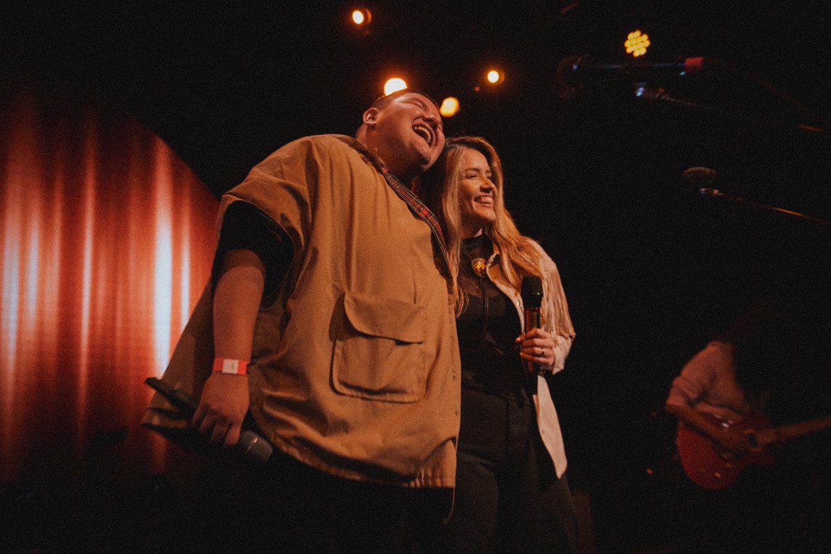 Un agradecimiento especial a este ser de luz <a href="/FrankDi_/">Frank Di</a> que confió en mí para hacer posible esta canción. Gracias por hacerme parte de tu sueño y por enseñarme tanto. ¡DEJÉMOSLO ASIIIIII! 🎺❤️