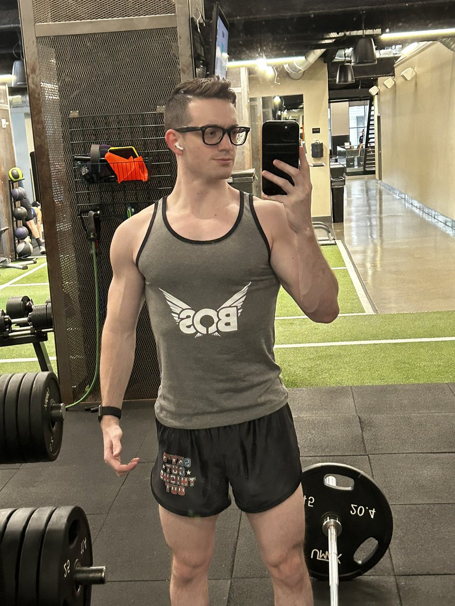 Damien_Pro_XXX's tweet photo. Just getting my bottom’s pillows ready 😏 #cdbd https://t.co/APuzBbhZiD