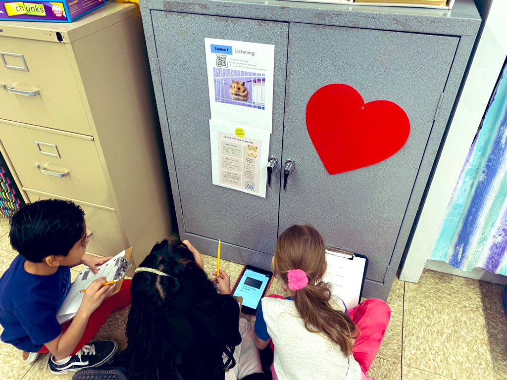 mrs_rienzo's tweet photo. This week we worked together to practice our reading and listening skills! Awesome job second grade! 📚 @AlanBShepPrin #GoShepardSharks https://t.co/J7nFCLXEHg