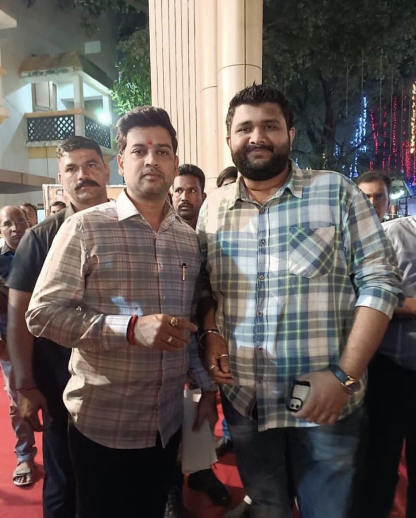KartikMistry2's tweet photo. वाढदिवसाच्या हार्दिक शुभेच्छा साहेब🙏🏻🙏🏻
@DrSEShinde 

@milind_kapade 🚩🚩
@GajananKirtikar 🚩🚩 https://t.co/FpHbUJfSJ6
