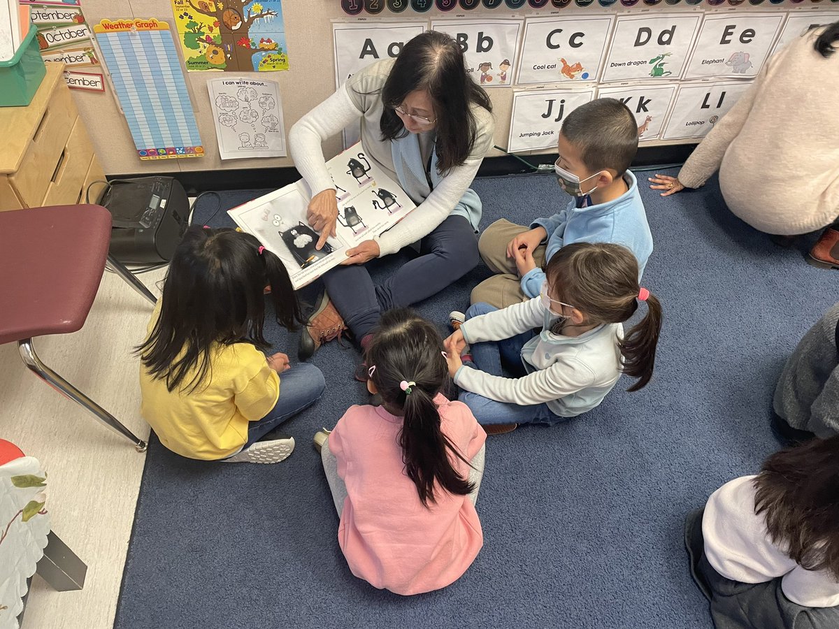 CurrieAllStars's tweet photo. Weekly family reading in our Kindergarten classes - how might we nurture relationships with families in our community? Families as partners. #bcelf @RichmondSD38 @sd38ELCC https://t.co/0E90Qz4wRW