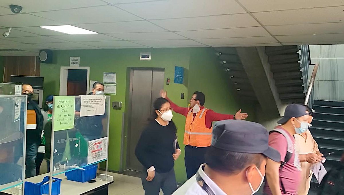IGSS_gt's tweet photo. #PrevenciónIGSS Unidad Policlínica Z. 1 del #IGSS participa en el simulacro nacional de #sismos y se logra con éxito la evacuación del personal y público en  sus instalaciones. #simulacro3f #sismogt #temblorgt https://t.co/uPG4cXp80T