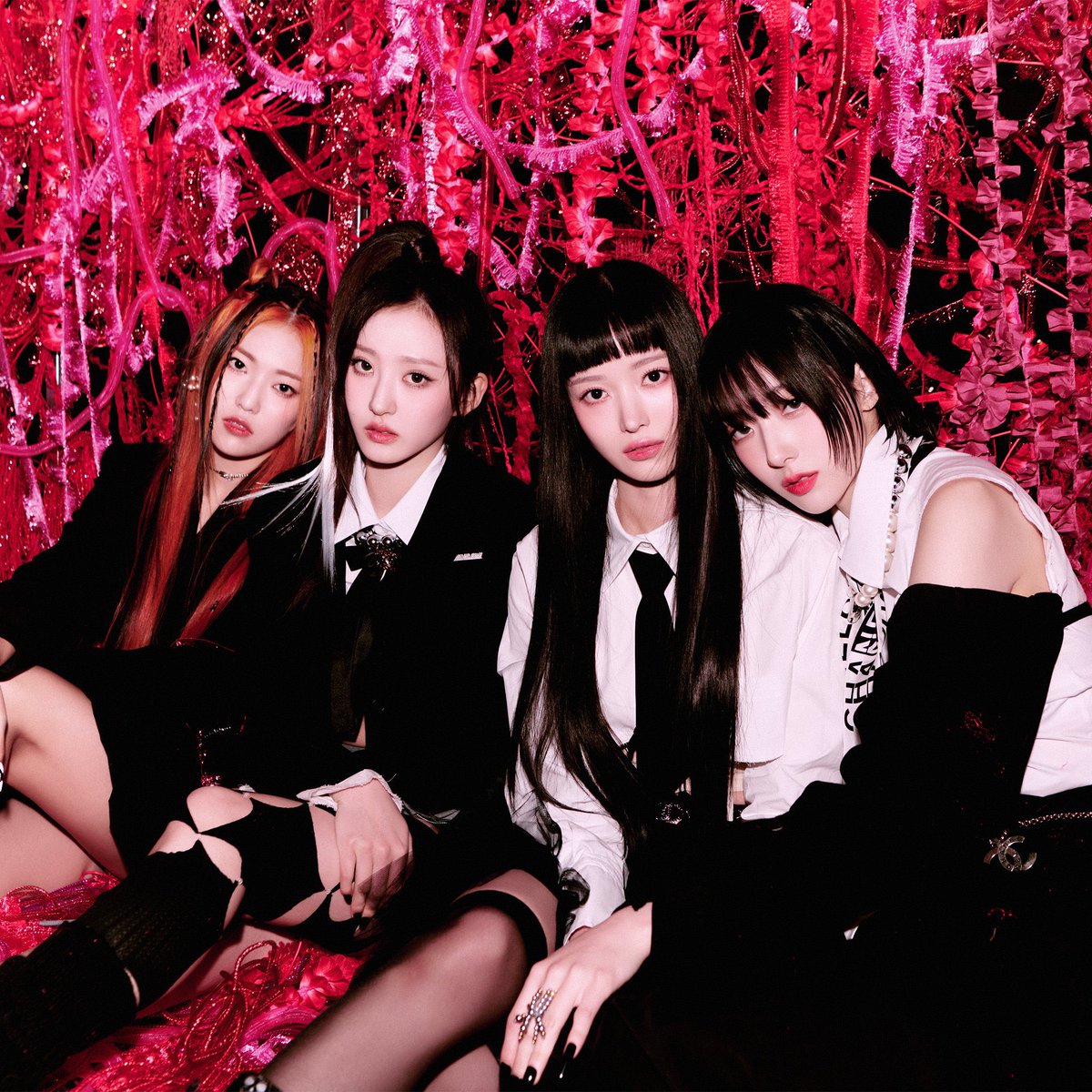 nugupromoter's tweet photo. H1-KEY makes headlines in Korea after ‘Rose Blossom’ virality after climbing 200+ spots on the charts 18 days after release.

The group is getting praised about their meaningful lyrics and concept.

 https://t.co/bPR8e2uXUO https://t.co/H9epohUGw9