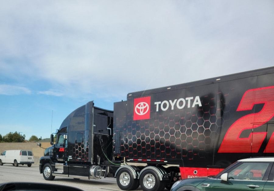 MSmithRealtor's tweet image. Los Angeles this morning 9am on route 10 @nascar haulers to the Coliseum. 2 more days!!! Welcome to town Boys. @DGodfatherMoody @TylerReddick @BubbaWallace @bkrweb @ChaseBriscoe_14 @KevinHarvick #BuschLightClash