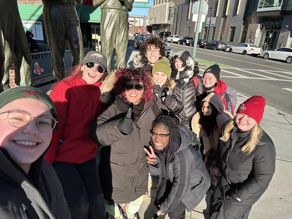 A_Ziggle's tweet photo. Impromptu Boston @falloutboy fan meeting at the lost box! @abstracttheart @OKIMSINISTER @billiebentil @milesdaguy @wickedgaycam @MandyPandy1023 https://t.co/xmaEheCe39