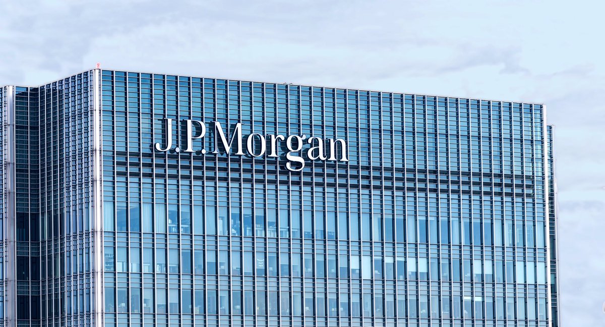 simeonakinola9's tweet photo. Today I became the first EVER Professional Footballer to join @jpmorgan through it’s Athlete Transition Program.

Immensely proud of this achievement. 

If you’re going through a similar transition or planning your post football career, drop me a message. Always happy to help. https://t.co/L0tqYPYopT