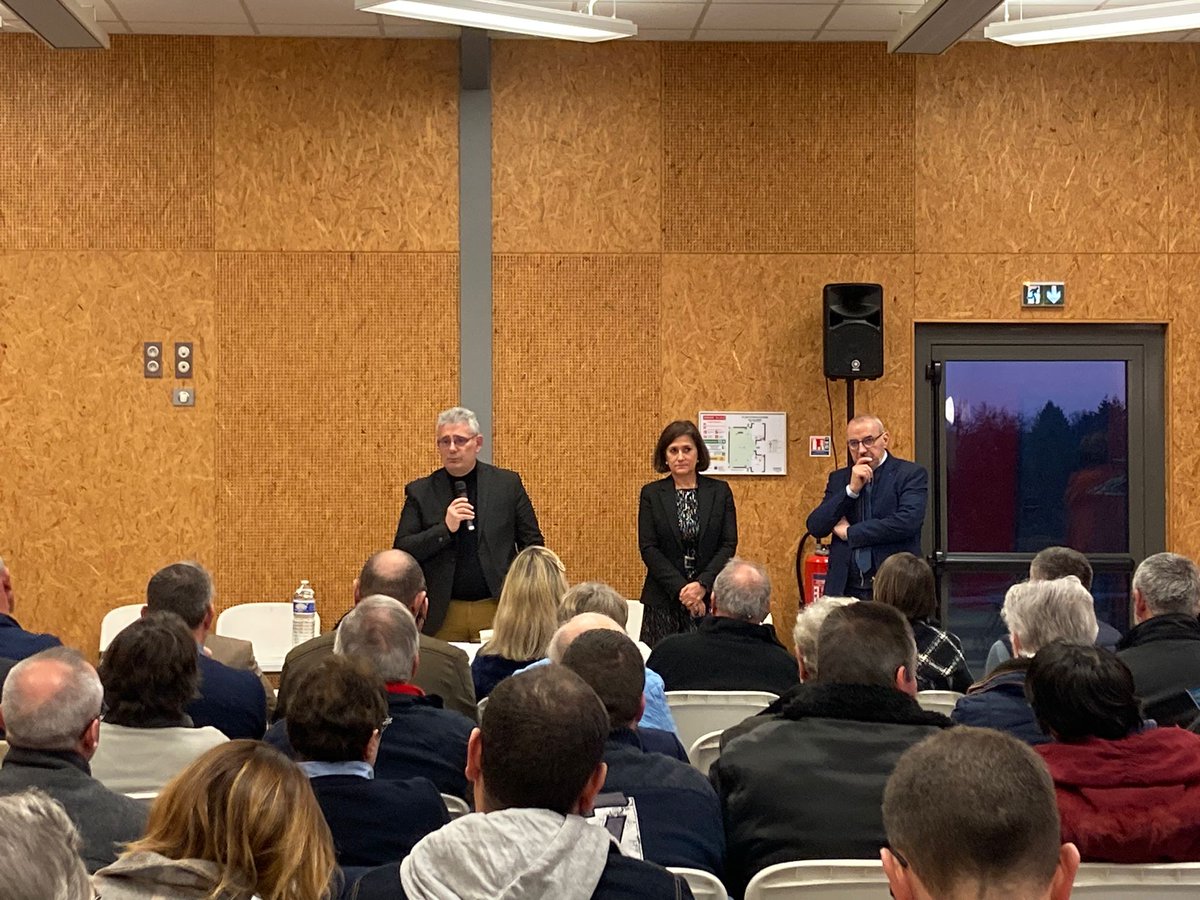 PascalCOSTE's tweet photo. 🗣 Retour en images sur la réunion publique du canton d'#Allassac
📍 Prochaine réunion cantonale prévue demain jeudi 9 février dès 18h à la Salle polyvalente de Larche.
Pour connaître les dates des prochaines réunions cantonales :
🗓️ https://t.co/rD6SfoTGca https://t.co/oukB28vf6V