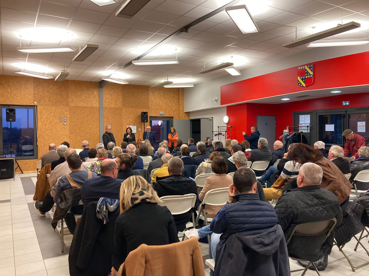 PascalCOSTE's tweet photo. 🗣 Retour en images sur la réunion publique du canton d'#Allassac
📍 Prochaine réunion cantonale prévue demain jeudi 9 février dès 18h à la Salle polyvalente de Larche.
Pour connaître les dates des prochaines réunions cantonales :
🗓️ https://t.co/rD6SfoTGca https://t.co/oukB28vf6V