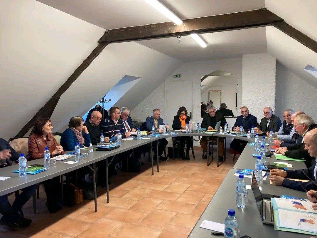 PascalCOSTE's tweet photo. 🗣 Retour en images sur la réunion publique du canton d'#Allassac
📍 Prochaine réunion cantonale prévue demain jeudi 9 février dès 18h à la Salle polyvalente de Larche.
Pour connaître les dates des prochaines réunions cantonales :
🗓️ https://t.co/rD6SfoTGca https://t.co/oukB28vf6V