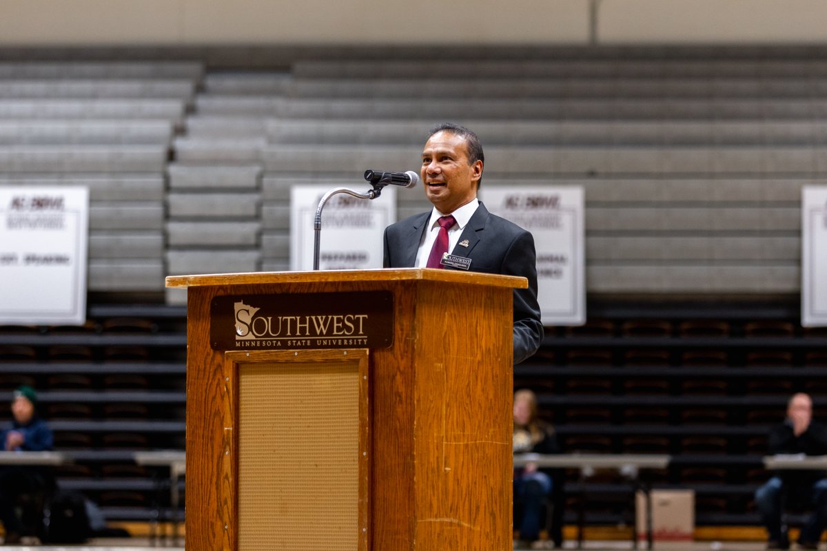 KumaraJayasuri2's tweet photo. Excited to host 1200 students competing in the Ag Bowl Scholarship Invitational this morning. Thanks to our sponsors Ralco, Ag Country, Lyon County Corn and Soybean Growers, and Bremer Bank. Also, want to thank Congressional reps Michelle Fischbach and Brad Finstad for attending. https://t.co/I11xOJ9JJs