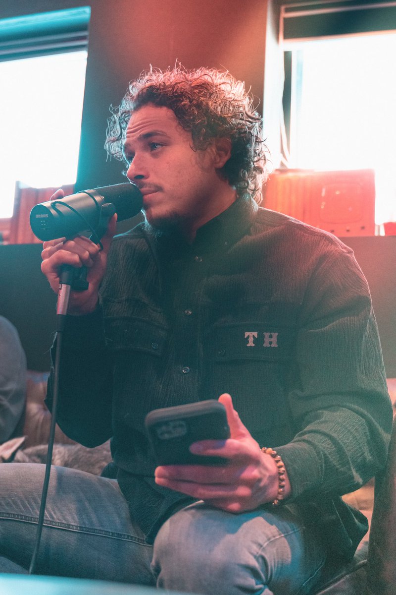ARamosofficial's tweet photo. excited to show ya’ll what we’ve been working on! ✍🏼🎶🎙 LFG #weinthemix https://t.co/5WJpQi6gZ5