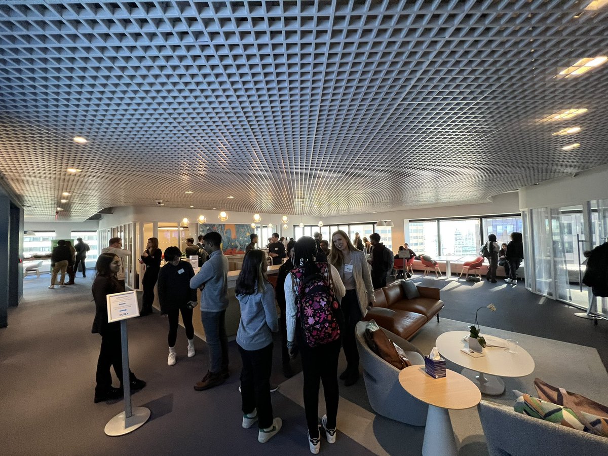 Bardo's tweet photo. So to recap: #HubDaySVB had 200 students from 16 different universities learning and networking with VCs, #Boston area #founders (@getBevi @linksquares @jasperartai Blacket and Alloy) and partners! These students are the future of Boston Tech and I could not be more excited! https://t.co/Wr8aG0uRFJ