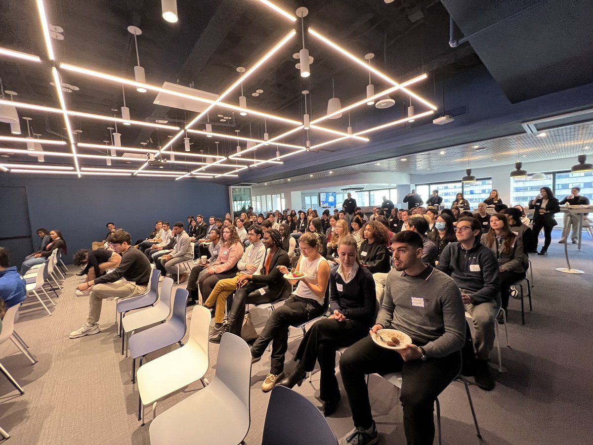 Bardo's tweet photo. So to recap: #HubDaySVB had 200 students from 16 different universities learning and networking with VCs, #Boston area #founders (@getBevi @linksquares @jasperartai Blacket and Alloy) and partners! These students are the future of Boston Tech and I could not be more excited! https://t.co/Wr8aG0uRFJ
