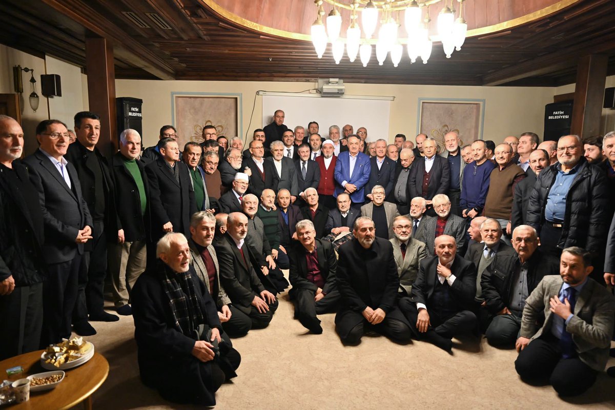 Maliye Bakanı’mız Sn. Nureddin Nebati’nin ve AK Parti Genel Başkan Yardımcımız Sn. Hayati Yazıcı’nın katılımıyla Kadim Dostlar Buluşması’nda kıymetli dostlarımızla bir araya geldik. Gönül köprülerimizin muhabbetle kuvvetlendiği bir akşamdı. Rabb’im birliğimizi daim eylesin.