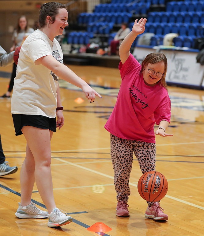 UNK Unified Intramurals is a new partnership with <a href="/sonebraska/">Special Olympics Nebraska</a> that brings college students and individuals with intellectual disabilities together through sports. STORY &amp; PHOTOS: unknews.unk.edu/2023/02/03/unk…

#BeBlueGoldBold #specialolympics #basketball