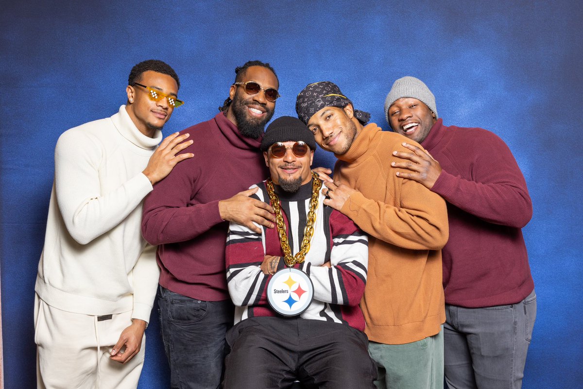 marlon_humphrey's tweet photo. Best group name wins😂 https://t.co/woHhHhLvvl
